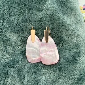 Kendra Scott light pink mother of pearl look earrings